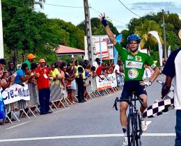 Tour de Guyane 2025 : Léo Roy s’offre une troisième victoire, le britannique Oscar Hutchings nouveau maillot jaune