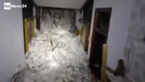 Hôtel touché par une avalanche en Italie